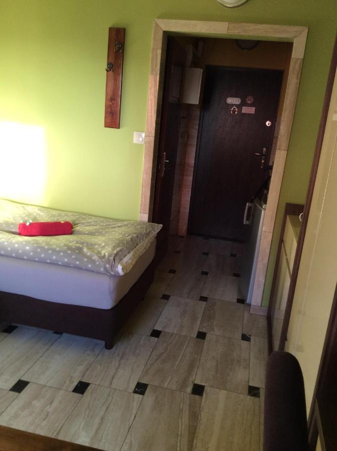 Mika Rooms Raclawicka 144 & Wislicka 3 Studio - Adults Only Варшава Екстериор снимка